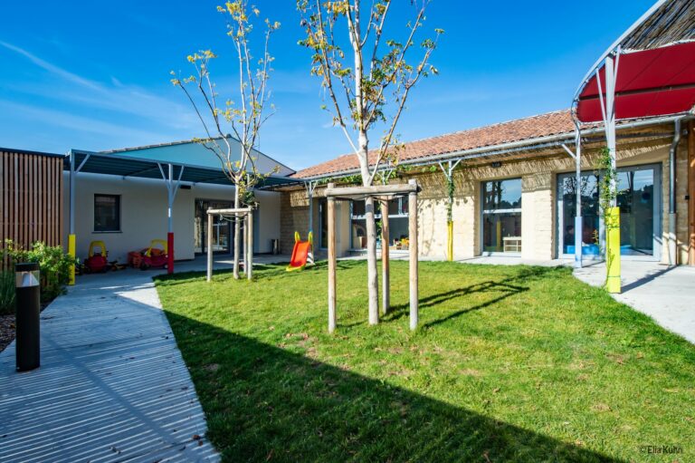 Extérieur de la crèche Les p'tits malins à Sablet