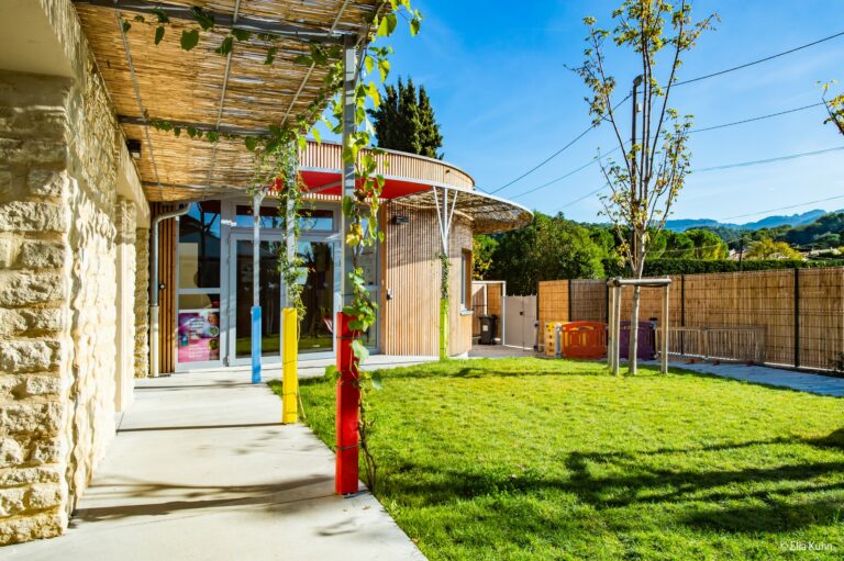 Extérieur de la crèche Les p'tits malins à Sablet