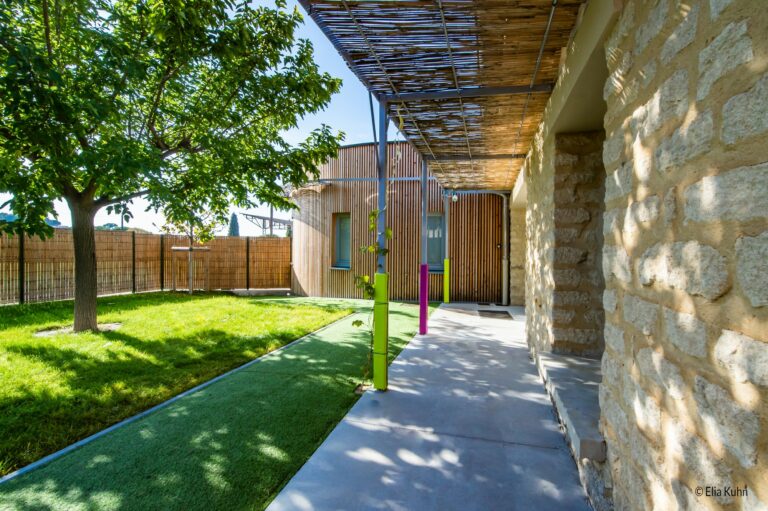 Extérieur de la crèche Les p'tits malins à Sablet