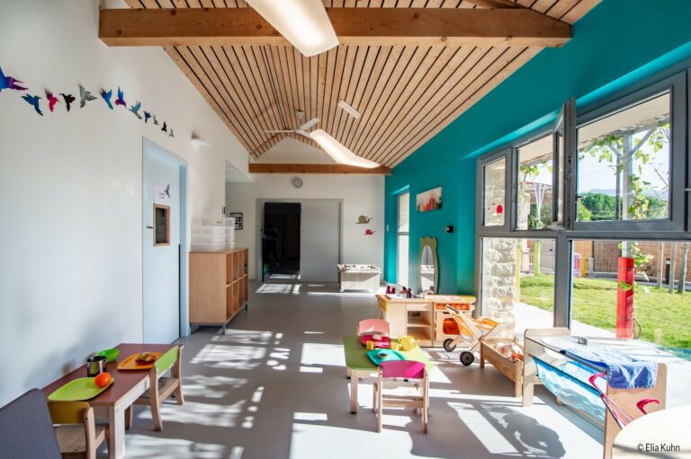 Intérieur de la crèche Les p'tits malins à Sablet.