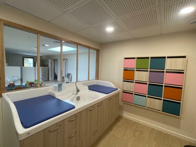 Table à langer de la micro-crèche de Rasteau.