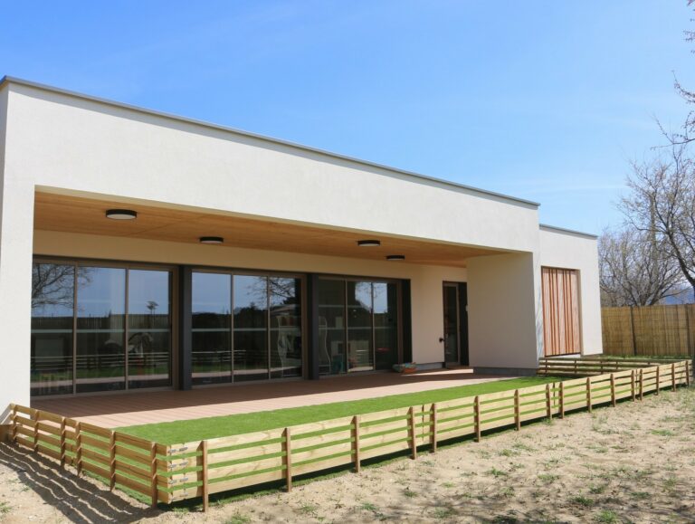 Vue sur la terrasse de la micro-crèche de Rasteau.